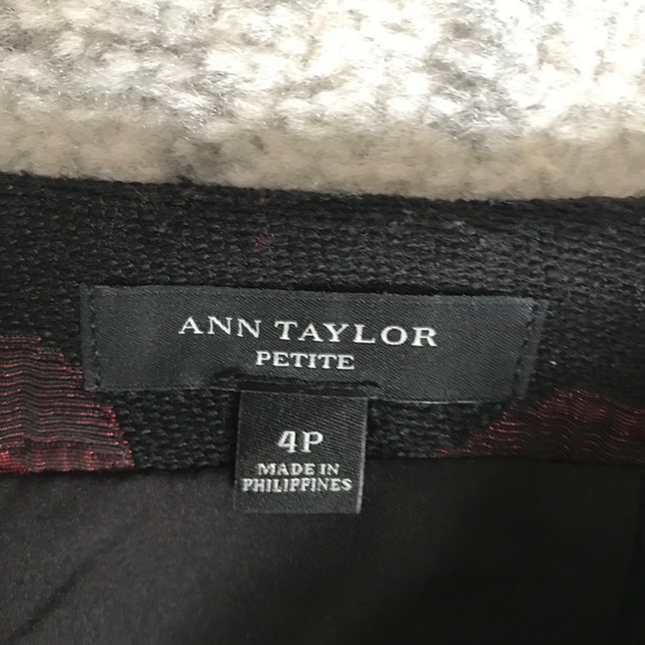 Ann Taylor Brocade Burgundy Pencil Skirt Size 4P - Picture 5 of 6